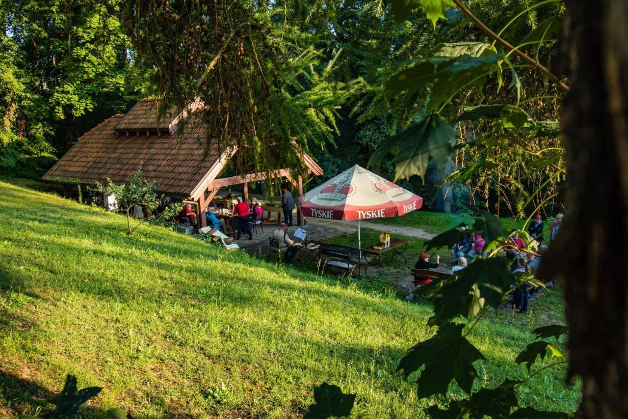 Kompleks Wypoczynkowo-Konferencyjny Mazur-Syrenka ครูติน ภายนอก รูปภาพ